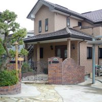 家の顔の玄関アプローチのエクステリアにこだわった住まい