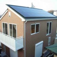 リビングにオープン階段を設置した、子育て世代の注文住宅