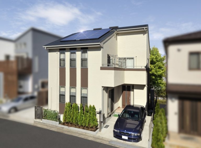 太陽光発電搭載の機能性を追及したシンプルモダンな家