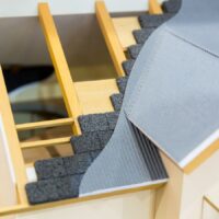 住宅の壁に隙間なく施工された高性能な断熱材。