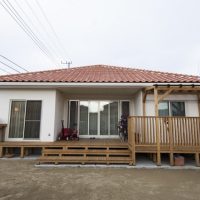 洋瓦屋根の平屋の住まい