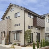 中間層に収納を設けた家族収納の家